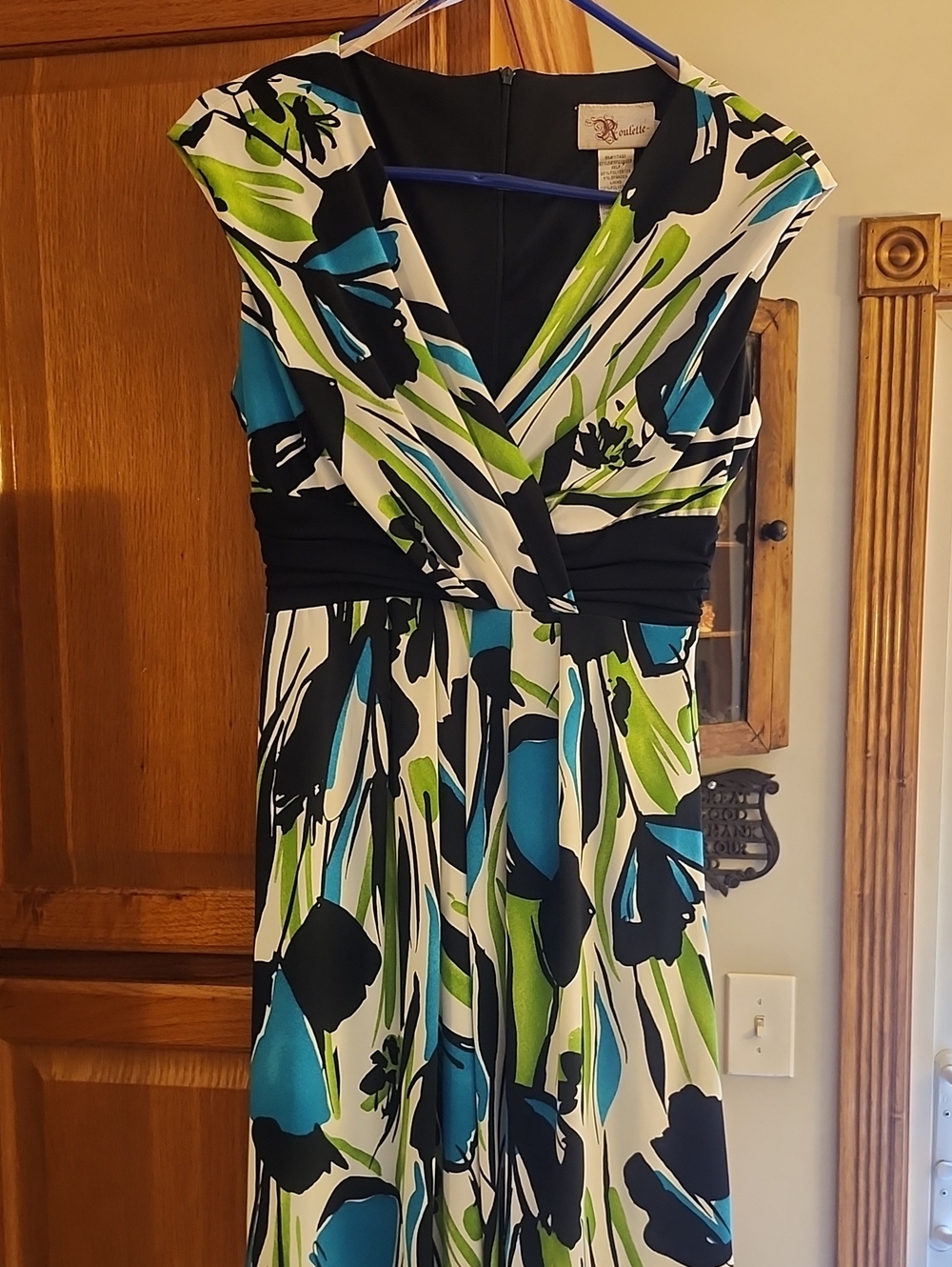 Roulette Floral V-Neck Sleeveless Midi Dress in Blue, Green & Black Size 4